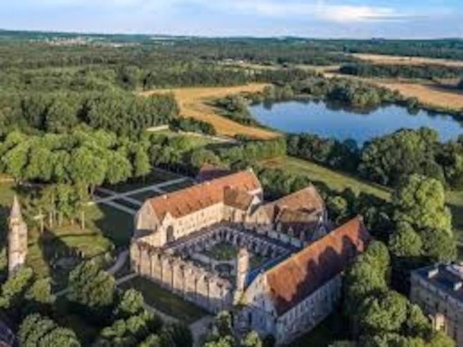 Superbe Appartement En Plein Centre Ville Viarmes Zewnętrze zdjęcie